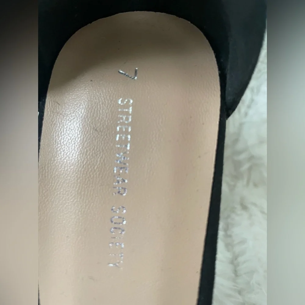 Black High Heels - Picture 6 of 6